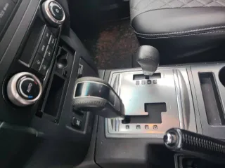 Mitsubishi Pajero 2012 года, дизельный двигатель 3.2 л (200 л.с.), АКПП, полный привод, левый руль, цвет серебристый, пробег 191868 км, VIN JMBLYV98WCJ002967.