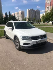 Автомобиль марки Volkswagen Tiguan, VIN: XW8ZZZ5NZKG215668, год выпуска 2018, цвет белый. Проблемы с кузовом и лакокрасочным покрытием (последствия ДТП): многочисленные сколы и повреждения ЛКП, вмятины (бампер передний, бампер задний, капот, крыша, задняя левая дверь, заднее правое крыло, правая…