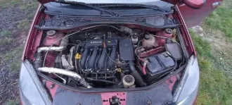 Renault Sandero 2011 года, 102 л.с. Пробег 179 000 км. Аккумулятор в неисправном состоянии. После замены масляного насоса появился стук в двигателе. Общее состояние на ходу требует уточнения при осмотре.