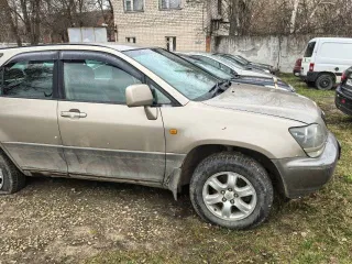 Toyota Harrier, 2001 года, модель 2AZ 0533931, кузов ACU10-0009247, цвет серый и темно-серый, 160 л.с. (120 кВт), 381000 км, полный привод, АКПП, рабочий объем двигателя 2362 куб. см, разрешенная максимальная масса 1855 кг, масса без нагрузки 1580 кг. Транспортное средство давно стоит без движения…