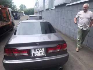 Honda Accord 2002 года выпуска, седан. Государственный номер E455EC124. VIN отсутствует, номер кузова CF3 131243, номер двигателя F188 2112433. Цвет серый. Объем двигателя 1849 см³, мощность 140 л.с. Рабочее состояние не проверялось, видимых повреждений не имеет. Обременения: запреты судебного…