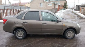 LADA Granta 2014 года, золотисто-коричневый цвет. VIN: XTA2199010E0267705, ПТС: 63 ТН 649005, госномер: Т904РР163. Мощность двигателя 64 л.с., экологический класс 4, разрешенная максимальная масса 1560 кг, масса без нагрузки 1160 кг. Шасси (рама) № отсутствует. Техническое описание: В некоторых…
