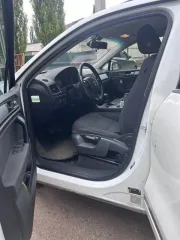 Volkswagen Touareg 2013, 249 л.с., 280775 км, полный привод, АКПП, легковой универсал, г/н Н258АХ702, цвет белый, VIN XW8ZZZ7PZDG006843, ПТС 78 ХА 870604, СТС 99 60 563800