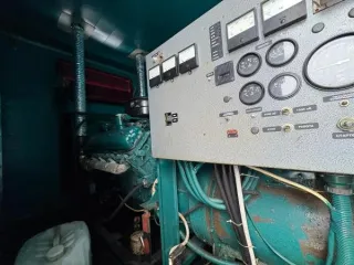 Дизельная электростанция номинальной мощностью 100 кВт ДЭУ 100.1, год выпуска 2004, место расположения: ЯНАО, Тазовский район, село Гыда.