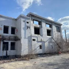   земельный участок общей площадью 3690,09 кв.м., с кадастровым номером №25:31:010404:219, категории земель: земли населенных пунктов: разрешенное использование: под эксплуатацию «Развлекательного центра «Бриз»: Приморский край, г. Находка, ул. Комсомольская, д.22.  имущество является предметом…