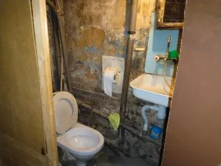 Нежилое помещение 69 кв.м в Санкт-Петербурге по адресу: Греческий проспект, д. 17, литера А, пом. 1-Н. Назначение: нежилое, этаж: подвал. Кадастровый номер 78:31:0001463:2363. Право собственности подтверждается записью в ЕГРН от 04.04.2022 № 78:31:0001463:2363-78/011/2022-1.