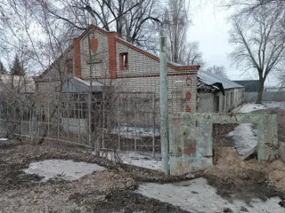 Земельный участок 1297 кв.м и здание 466,4 кв.м, Саратовская область, г.Саратов, ул.им.Бирюзова С.С., д.20. Земельный участок площадью 1297,0 кв.м, реестровый номер федерального имущества P11640010205, кадастровый номер 64:48:030219:6612, с расположенным на нем объектом недвижимого имущества —…