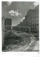 Объекты незавершенного строительства в количестве 8 объектов: многоквартирные жилые дома с разной степенью готовности от 9 до 60%. Из них 6 домов площадью по 4959.8 кв. м с кадастровыми номерами: 27:17:0302202:602, 27:17:0302202:597, 27:17:0302202:601, 27:17:0302202:600, 27:17:0302202:599…