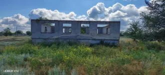 Жилой дом и земельный участок, Саратовская область. Жилой дом с. Осиновка, ул. 6, д. 4, кадастровый номер 64:38:120401:459, степень готовности 49%. Земельный участок, с. Осиновка, ул. 6, д. 4, кадастровый номер 64:38:120401:508. Объект незавершенного строительства, площадью 155,6 кв. метров…