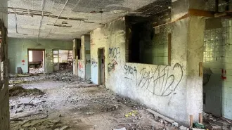 Трехэтажное нежилое здание общей площадью 888,4 кв. м с кадастровым номером 64:48:000000:9960, являющееся объектом культурного наследия местного значения «Баня, арх. Тарасов А.В., Вишняк А.С., инж. Федоров В.И.», расположенное по адресу: Российская Федерация, Саратовская область, город Саратов…