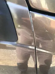 Автомобиль Peugeot 4007 2010 года, VIN Z8TVUSFZFAM940298. После ДТП имеются повреждения передних фар (лопнут внешний пластик, внутри отражатели рассыпались). Передний бампер, решётка радиатора повреждены. По кузову имеются места коррозии, по дну автомобиля присутствуют сквозные ржавчины. Работает…