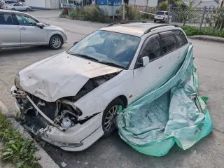 Hino 1989, Toyota Hilux Surf 1991, Toyota Caldina 1987. Грузовое бортовое транспортное средство, марка Hino, цвет зеленый, VIN отсутствует, год изготовления 1989, госномер М824КС65, мощность двигателя 310 л.с. (227,9 кВт), рабочий объем двигателя 16745 куб. см, шасси (рама) № FS1FKB-10355. Легковой…