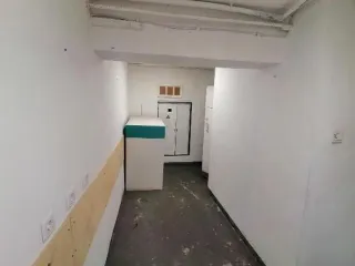 Нежилые помещения 140,8 кв м, г. Уфа, ул. Гоголя, д.56, кадастровый номер 02:55:010214:368, площадь 140,8 кв.м., в том числе: 3,7 кв.м. – 1 этаж, 137,1 кв.м. - подвал, этаж 1, подвал / 5, обременения не зарегистрированы. Покупатель обязан обеспечивать свободный доступ службам для ремонта и…