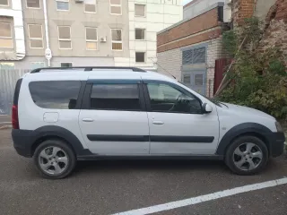 Lada Largus 2016 года выпуска, белого цвета, пробег 204 768 км. Комплектация: 1.6-литровый бензиновый двигатель (102 л. с.), механическая коробка передач, передний привод. VIN: XTAKS0Y5LH0956507. Находится в Казани.