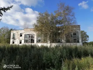 Дом культуры 1881,8 кв.м Приморский край Нежилое здание, наименование: дом культуры, 2-этажное, в том числе подземных 1, площадью 1881,8 кв.м, с кадастровым номером 25:04:100001:340, местоположение: Приморский край, Кавалеровский район, с. Зеркальное, ул. Мира, д. 1, под демонтаж (разборка с целью…