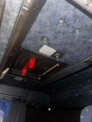 Scania 113 1992 года. Грузовой седельный тягач. На ходу или нет — неизвестно. Дефекты ЛКП, ржавчина, течь воды в салон, масляное запотевание в районе гидроцилиндра подъема кабины. Более подробное техническое состояние выясняйте самостоятельно в ходе осмотра.