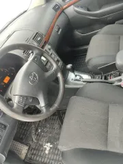 Toyota Avensis 2007 года выпуска. Государственный номер У373ЕТ774. Пробег 464000 км. Легковой автомобиль. Объем двигателя 1998 см³, мощность 147 л.с. Коробка передач — автомат, привод передний. VIN: SB1BJ56L40E100257. Экологический класс 4. Действие регистрационного знака до 10.02.2026.