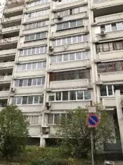 1/2 доля в праве общей долевой собственности на квартиру площадью 77,2 кв.м по адресу: Российская Федерация, город Москва, вн.тер.г. муниципальный округ Нагатинский затон, набережная Нагатинская, дом 64, квартира 140, к/н 77:05:0004009:7866. Фотографии имущества судебным приставом-исполнителем не…
