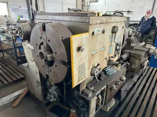 Токарный станок 1A83.