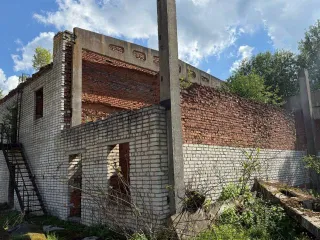 Теплая стоянка, КПП, Административное здание, КТП, Смоленская область, Симоновой, 110 696.8+30.1+587.7+266.9+366.4+630.3 кв.м Здания в Смоленской обл. еще 1. Здание нежилое: Теплая стоянка 25 мест площадью 696,8 кв.м., кадастровый номер 67:06:0010166:129, расположенное по адресу: Смоленская…