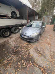 Renault Megane 2010 года выпуска, VIN VF1BZ0H0543349433, серого цвета. Документы отсутствуют, ключ зажигания в наличии. Аккумулятор отсутствует. Очаги коррозии, абразивный износ на всех стеклах и зеркалах, царапины, потертости, поверхностные и внутренние загрязнения, следы ржавчины, окисление…