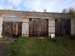 Встроенное помещение гаража 90,9 кв.м, Республика Карелия, Лоухский р-н с кадастровым номером 10:18:0010905:156, расположенное по адресу: Республика Карелия, р-н. Лоухский, пгт. Лоухи, ул. Ю.Жаровина, д. 28. Год ввода в эксплуатацию: 1996. Общая площадь: 90,9. Расположение в пределах объекта…