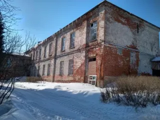 Нежилое здание 1319 кв.м и земельный участок 2173 кв.м. Расположены по адресу: Российская Федерация, Московская область, городской округ Чехов, поселок Мещерское, улица Дубравная, строение 15м. Назначение здания: нежилое, площадь – 1319 кв. м, количество этажей: 3, в том числе подземных 1…