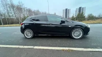 Opel Astra 2017 года, 110 л.с., пробег 213093 км. VIN: W0VBD6EL0JG041150. Автомобиль находится в залоге.