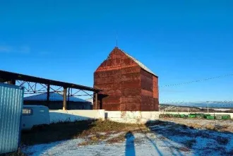 КЗС 80,3 кв.м, земля 356 кв.м, Республика Татарстан. Кадастровый номер сооружения 16:19:190204:303, площадь сооружения – 80,3 кв.м. Кадастровый номер ЗУ 16:19:190204:304, площадь ЗУ – 356 кв.м. Адрес: Республика Татарстан, Заинский муниципальный район, Багряжское сельское поселение. Общая площадь…