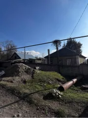 1/3 доля в праве на жилой дом площадью 26,8 кв.м, кадастровый номер 09:07:0030107:1230 и 1/6 доля в праве на земельный участок площадью 1585 кв.м, кадастровый номер 09:07:0030107:543. Категория земель: земли населенных пунктов. Адрес: Карачаево-Черкесская Республика, Усть-Джегутинский район, город…