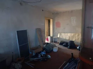 2/4 доли в праве собственности на жилое помещение площадью 61,4 кв.м, кадастровый номер 42:26:0301002:3949, расположенное по адресу: Кемеровская область, г. Ленинск-Кузнецкий, пер. Павленко, д. 36, кв. 1.