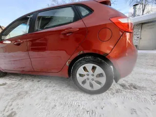 Kia Rio 2013, 107 л.с., 129039 км. Легковой автомобиль KIA Rio (КИА; РИО). VIN: Z94CB51BADR028124, гос. номер Р805РМ72, год выпуска 2013. Требует замены 4 стойки, передние тормозные диски, передний и задний бампер, левое зеркало разбито, левая задняя фара с трещиной. Необходим ремонт коробки…