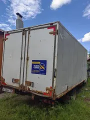 Автомобиль грузовой 3009А9, 2017 года выпуска, VIN: Z783009A9J0041929, цвет кузова — белый. Автомобиль на ходу. Длительное время не эксплуатировался. По кузову имеются следы коррозии по нижним кромкам кабины, дверей, раме фургона, задним воротам и в подкапотном пространстве. Салон имеет следы…