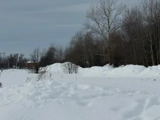 Земельный участок площадью 1259 кв.м, категория «земли населенных пунктов», вид разрешенного использования «Для индивидуального жилищного строительства» расположен по адресу: Московская область, городской округ Кашира, п. Большое Руново. Основной вид разрешенного использования: 2.1. Площадь…