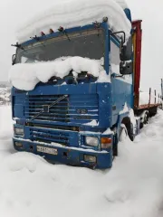 Volvo F 12 1989 г/в вин УV2Н2В5А8КА327520. Пояснения должника: Машину поставили на стоянку своим ходом. Cейчас чтобы поехать наверное надо все Пневмо рессоры поменять 7 лет стоит ну и акб нет. Ну и резину вкруг что на тягаче что на прицепе нужно менять. Тягач рессорный. Совместно нажитое в браке…