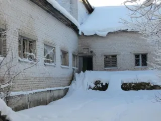 Земельный участок 4153 кв.м, нежилое здание 929,4 кв.м, Архангельская область. Земельный участок площадью 4153 кв.м, кадастровый номер 29:22:020201:21, с расположенными на нем объектами недвижимости: нежилое здание (здание столовой) площадью 929,4 кв.м, кадастровый номер 29:22:020201:41, сооружение…