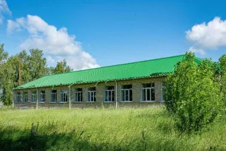Имущественный комплекс, в составе которого 4 нежилых здания и земельный участок общей площадью 17 086 кв.м., расположенный по адресу: Российская Федерация, Липецкая область, Измалковский муниципальный округ, село Васильевка, улица Центральная, дом 93 Объект 1: Здание, назначение: нежилое…