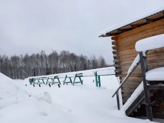 Производственный комплекс, включая недвижимое и движимое имущество: линия сортировки бревен на 7 карманов 2000 года выпуска; окорочный станок с подающим транспортером Cambio 66 1994 года выпуска. Рельсы одиночного пути протяженностью 335 м, кадастровый номер 11:09:0401001:258. Заточный станок для…