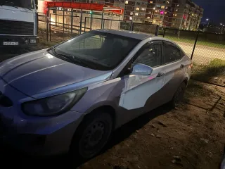 Hyundai Solaris 2011 года выпуска, VIN: Z94CT41CBBR037802. Автомобиль не на ходу, отсутствует двигатель. Транспортное средство находилось в эксплуатации, является бывшим в употреблении; может иметь скрытые недостатки, являющиеся следствием эксплуатационных дефектов, естественного износа узлов и…