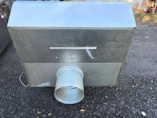 Вытяжной пристенный зонт 1200x800x400 мм. Является бывшим в употреблении имуществом, могут иметься скрытые недостатки.