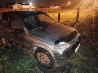 Шевроле Нива 2005 года, цвет темно-серый металлик. VIN: X9L21230050068370. ПТС: 23 УК 995879. Государственный номер: А477КХ790. Модель двигателя: 2123, бензиновый, номер 0078351. Мощность 58.5 л.с. (79.6 кВт), рабочий объем 1690 куб. см. Номер кузова: X9L21230050068370. Экологический класс второй…