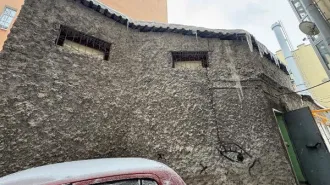 Нежилое здание 79.8 кв.м и земельный участок 59 кв.м по адресу: г. Санкт-Петербург, Большой проспект П.С., дом 49/18, литера Д (земельный участок 49д). Здание площадью 79.8 кв.м, назначение: нежилое, этажность: 2, год ввода в эксплуатацию 2001, кадастровый номер 78:07:0003088:1022. Право…