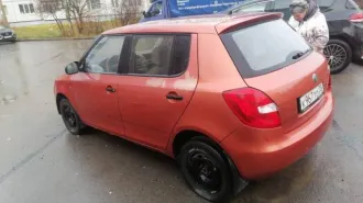 Skoda Fabia, 2007 года, 69 лс, 214000 км, МКПП, красно-коричневый, VIN TMBAH15J483042749, пробег 213171 км, бензин, объем 1198 куб.см, местонахождение: г. Вологда, ул. Воркутинская, д. 16Г (парковка у дома), ржавчина и потертости по кузову, пробег 213174.
