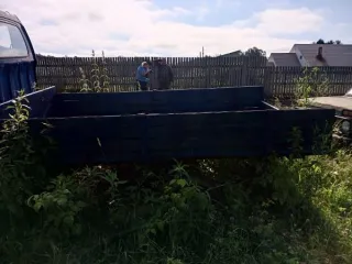 Грузовой автомобиль KIA Bongo III, 2011 г.в., госномер Е531ЕВ124, VIN KN98H4MDDBCB9K305, цвет синий. Рабочее состояние не проверялось. Обременения: арест, запреты судебного пристава-исполнителя на регистрационные действия.