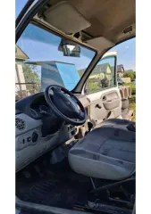 Renault Kangoo 2008 года, 75 л.с., пробег 111111 км. Легковой универсал, VIN: VF1KCEBCF40098542, госномер М418ЕТ13. Не работает таксометр, не показывает дисплей с топливом и температурой, двигатель работает с перебоями. Вмятины на задней правой двери и заднем правом крыле. Царапина на левой фаре…