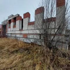 Объект незавершенного строительства с земельным участком, общей площадью 406,6 кв. метров; степень готовности объекта 33%; кадастровый номер: 66:53:00000000:231, расположенный по адресу: Свердловская область, город Кушва, улица Путейцев, дом 45 г, на земельном участке площадью 2457 кв. метров…