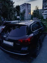 Opel Astra Sports Tourer 2013 года, VIN XWFPE8DC1D0009246, двигатель A14NET19BX4268, цвет черный, номер Т426ЕВ116. Требуется замена прокладок охлаждения, тосола, масла, аккумулятора, воздушного фильтра. На кузове вмятины, на лобовом стекле трещины, на переднем бампере трещина. Казань, ул. М…