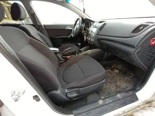 Kia Cerato, 2011 года, 126 лс, 175847 км еще Транспортное средство: Kia Cerato, VIN: KNAFU411AC5573202, 2011 г.в. Автомобиль требует ремонта: неисправен поворотник на левом зеркале заднего вида, неисправна аудиосистема, неисправен обогрев заднего стекла, при движении обнаружены стуки в ходовой…