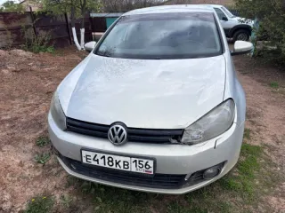 Volkswagen Golf 2011 г.в., цвет кузова серебристо-желтый, марка и модель: ФОЛЬКСВАГЕН ГОЛЬФ, категория ТС: В, VIN: WVWZZZ1KZCW052014, номер кузова: WVWZZZ1KZCW052014, рабочий объем двигателя: 1197 куб. см, мощность двигателя: 77.2 кВт, ПТС серия 56 РР №594516. Ознакомление с документами на сайте…