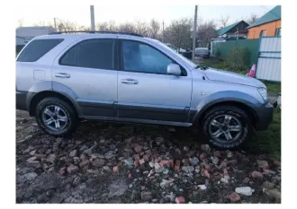 Kia Sorento 2004 года, 140 л.с., полный привод, АКПП. Марка - KIA; модель - SORENTO; год изготовления - 2004; VIN - KNEJC521855358956.